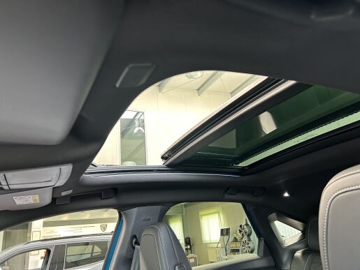 Peugeot 3008 E-GT Elektromotor 157kW / 210k