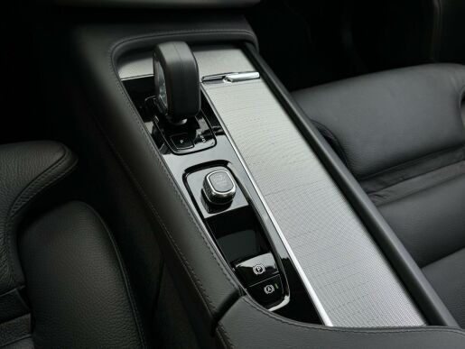 Volvo XC90 T8 AWD 335kW ULTIMATE DARK
