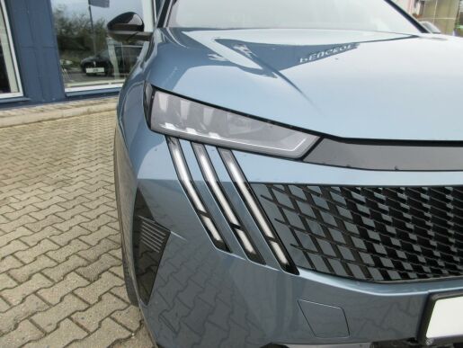 Peugeot 5008 GT Elektromotor 157 kW / 210 k