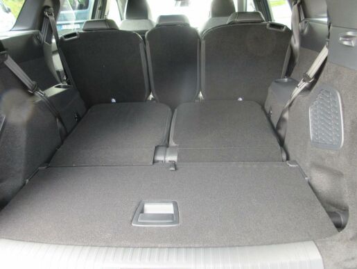 Peugeot 5008 GT Elektromotor 157 kW / 210 k