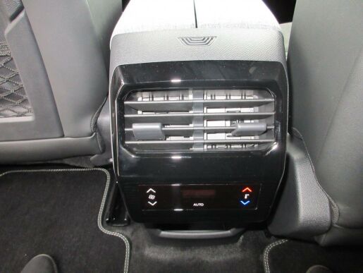 Peugeot 5008 GT Elektromotor 157 kW / 210 k