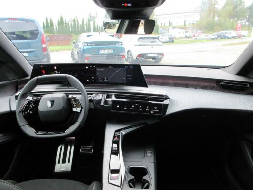 Peugeot 5008 GT Elektromotor 157 kW / 210 k