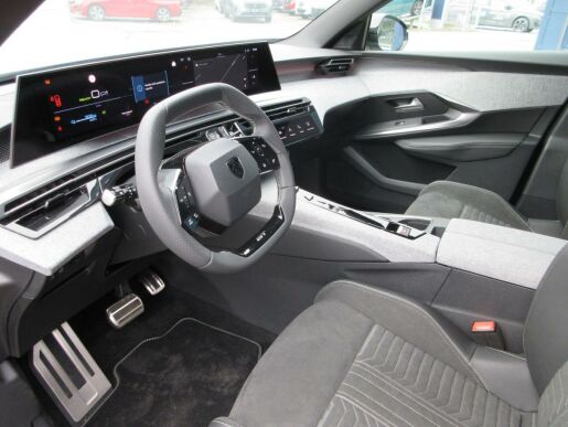 Peugeot 5008 GT Elektromotor 157 kW / 210 k