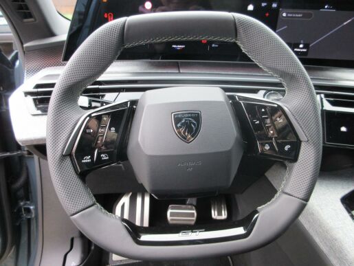 Peugeot 5008 GT Elektromotor 157 kW / 210 k