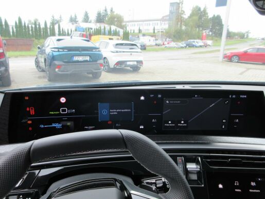 Peugeot 5008 GT Elektromotor 157 kW / 210 k