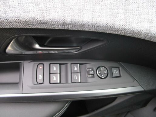 Peugeot 5008 GT Elektromotor 157 kW / 210 k