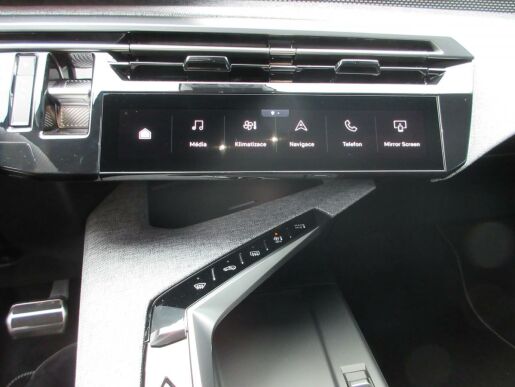 Peugeot 5008 GT Elektromotor 157 kW / 210 k