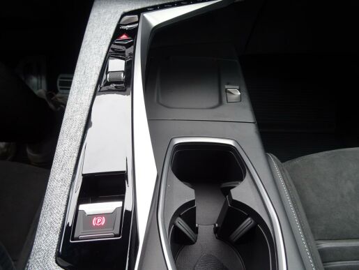 Peugeot 5008 e-GT 157 kW/210k (Bat. 73kWh)