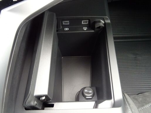 Peugeot 5008 e-GT 157 kW/210k (Bat. 73kWh)