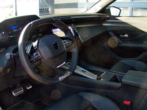 Peugeot 408 GT Plug-in HYBRID 180 e-EAT8