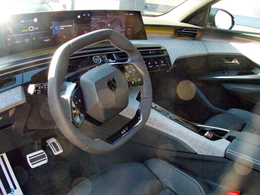 Peugeot 5008 NEW GT Elektromotor 210k (Baterie 73 kWh)