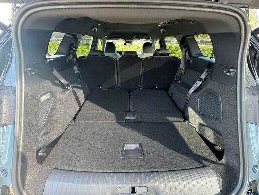 Peugeot 5008 GT Elektromotor 157 kW / 210 k