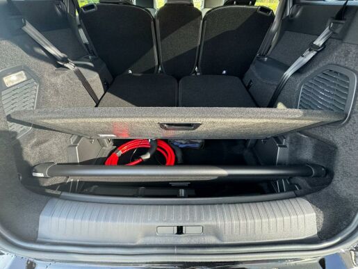 Peugeot 5008 GT Elektromotor 157 kW / 210 k