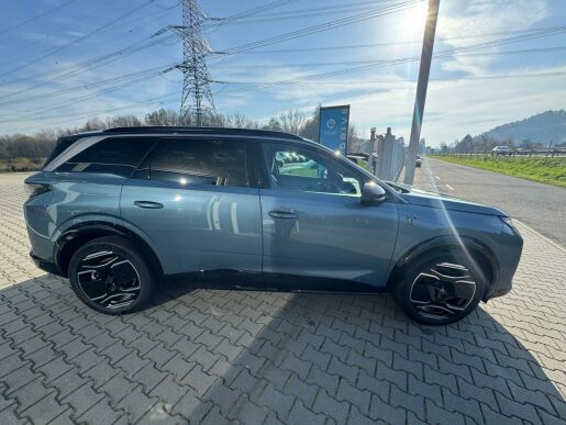Peugeot 5008 GT Elektromotor 157 kW / 210 k