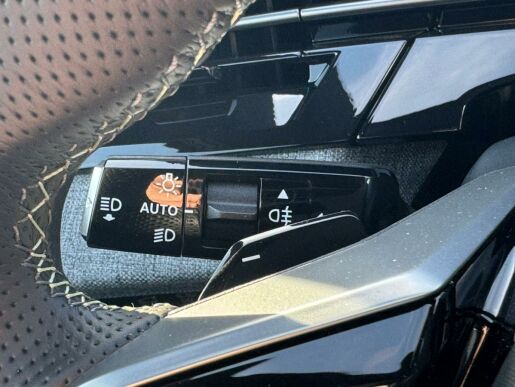 Peugeot 5008 GT Elektromotor 157 kW / 210 k