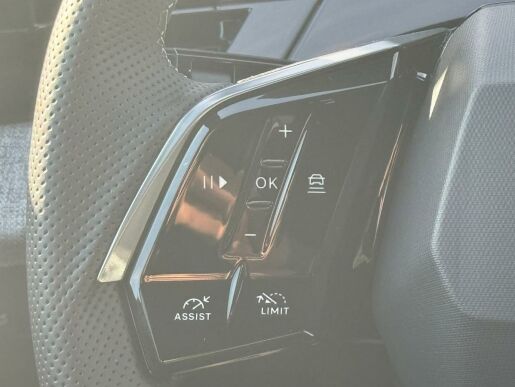 Peugeot 5008 GT Elektromotor 157 kW / 210 k