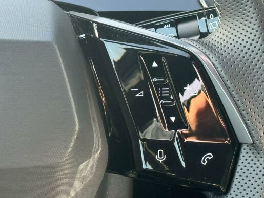 Peugeot 5008 GT Elektromotor 157 kW / 210 k