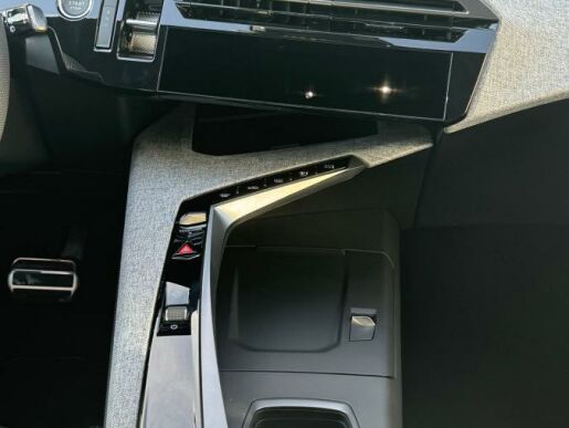 Peugeot 5008 GT Elektromotor 157 kW / 210 k