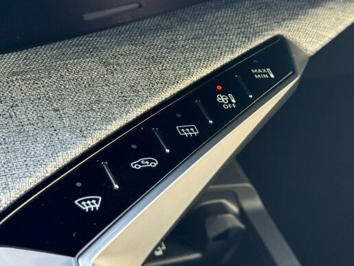 Peugeot 5008 GT Elektromotor 157 kW / 210 k