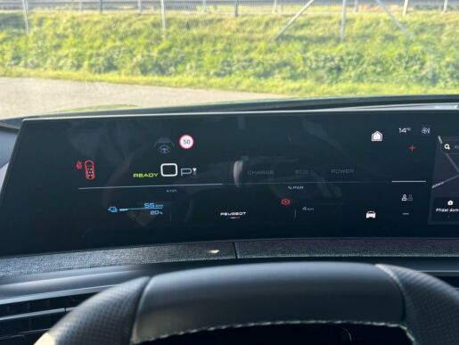 Peugeot 5008 GT Elektromotor 157 kW / 210 k