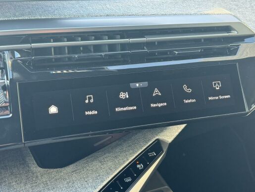 Peugeot 5008 GT Elektromotor 157 kW / 210 k