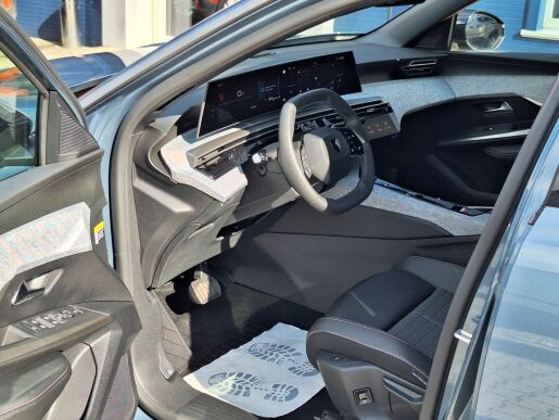 Peugeot 5008 ALLURE Hybrid 136 e-DCS6