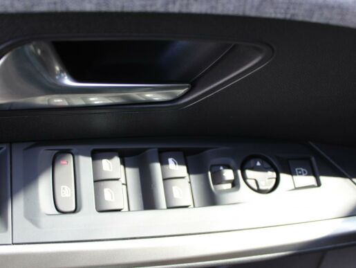 Peugeot 5008 ALLURE Hybrid 145k e-DCS6
