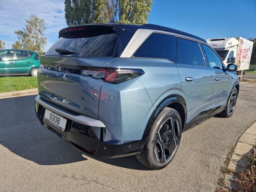 Peugeot 5008 GT Elektromotor 157 kW / 210 k (Baterie 73 kWh) 
