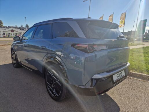 Peugeot 5008 GT Elektromotor 157 kW / 210 k (Baterie 73 kWh) 