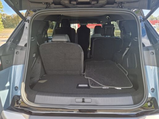 Peugeot 5008 GT Elektromotor 157 kW / 210 k (Baterie 73 kWh) 