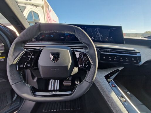 Peugeot 5008 GT Elektromotor 157 kW / 210 k (Baterie 73 kWh) 