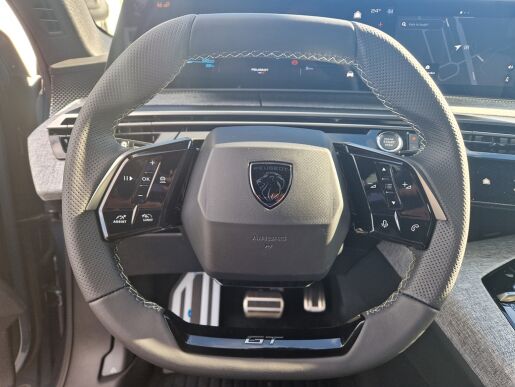 Peugeot 5008 GT Elektromotor 157 kW / 210 k (Baterie 73 kWh) 