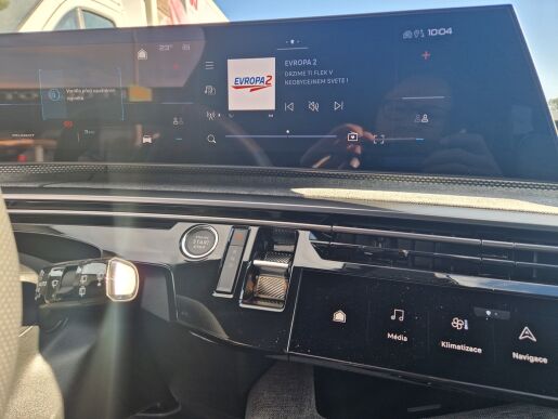 Peugeot 5008 GT Elektromotor 157 kW / 210 k (Baterie 73 kWh) 
