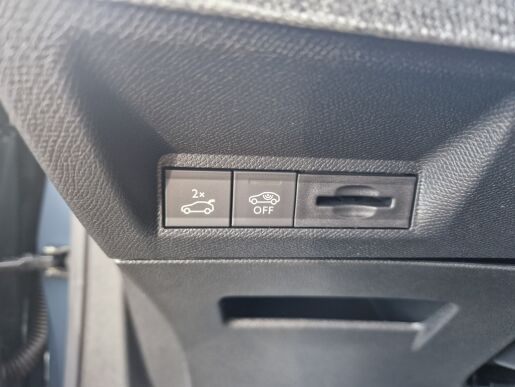 Peugeot 5008 GT Elektromotor 157 kW / 210 k (Baterie 73 kWh) 