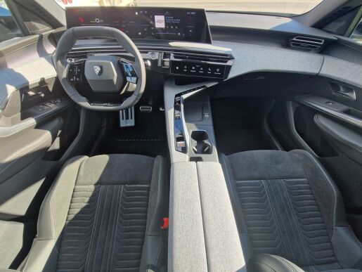 Peugeot 5008 GT Elektromotor 157 kW / 210 k (Baterie 73 kWh) 