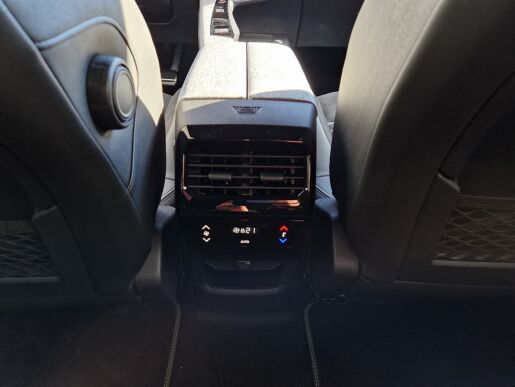 Peugeot 5008 GT Elektromotor 157 kW / 210 k (Baterie 73 kWh) 