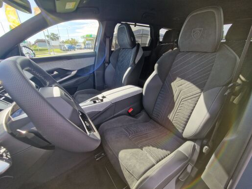 Peugeot 5008 GT Elektromotor 157 kW / 210 k (Baterie 73 kWh) 