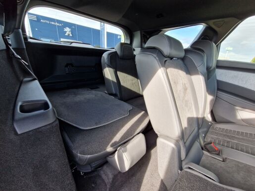 Peugeot 5008 GT Elektromotor 157 kW / 210 k (Baterie 73 kWh) 