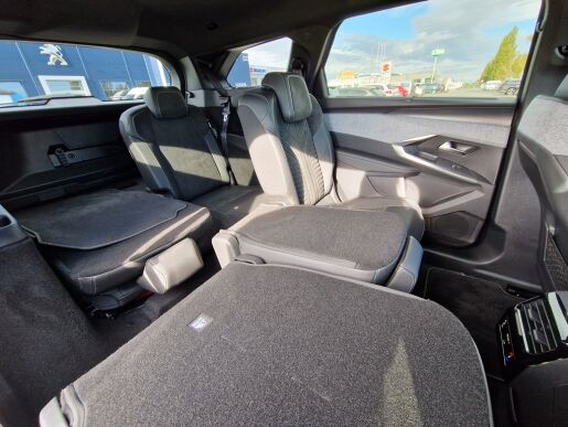 Peugeot 5008 GT Elektromotor 157 kW / 210 k (Baterie 73 kWh) 