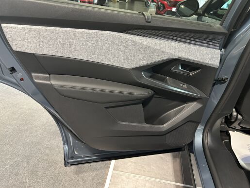 Peugeot 5008 GT Elektromotor 210 k