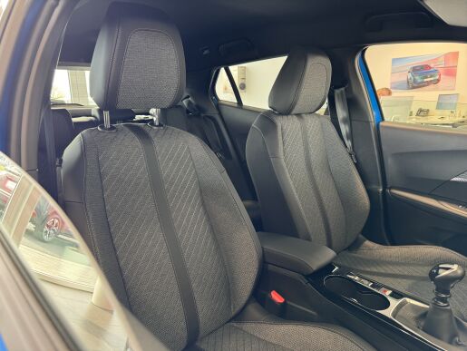 Peugeot 2008 ALLURE, Pack Vision, 7let záruka