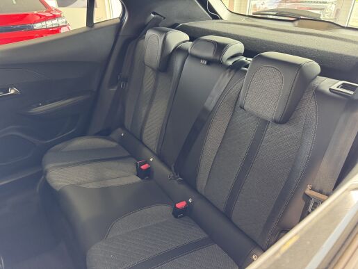 Peugeot 2008 ALLURE, Pack Vision, 7let záruka