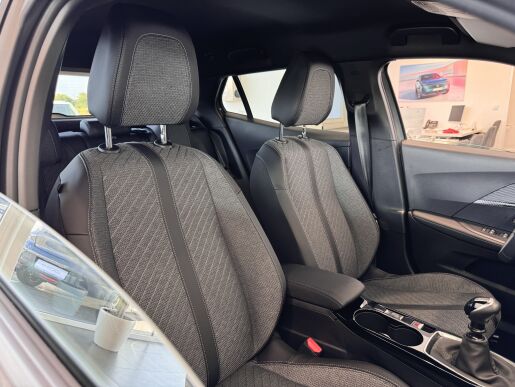 Peugeot 2008 ALLURE, Pack Vision, 7 let záruka