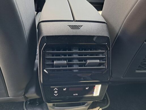 Peugeot 5008 E-5008 GT Elektromotor 157 kW