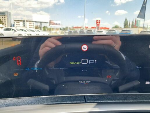 Peugeot 5008 E-5008 GT Elektromotor 157 kW
