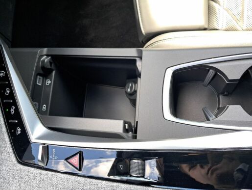 Peugeot 5008 E-5008 GT Elektromotor 157 kW