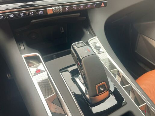 DS Automobiles DS7 Crossback RIVOLI 1.6 PureTech 133 kW