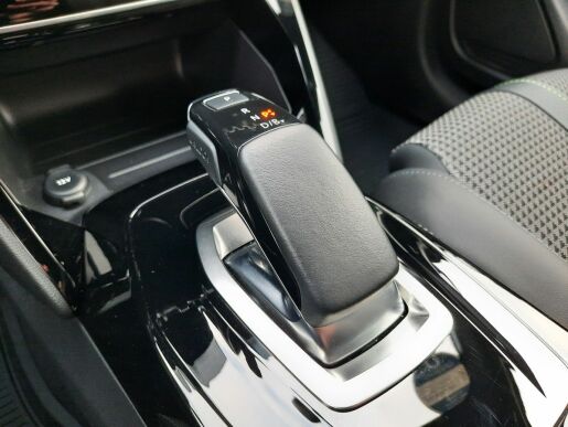 Peugeot 208 e-GT EL100kW 1.MAJ!