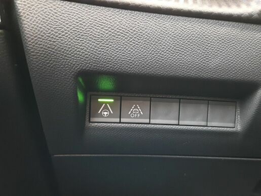 Peugeot 208 e-GT EL100kW 1.MAJ!
