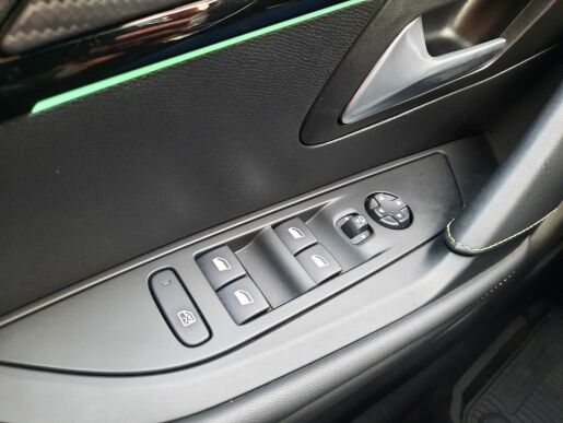 Peugeot 208 e-GT EL100kW 1.MAJ!
